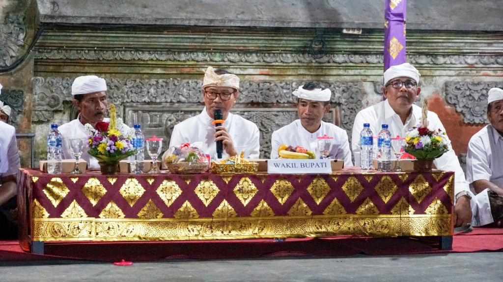 Upacara Caru Balik Sumpah dan Nawa Gempang di Desa Sibanggede